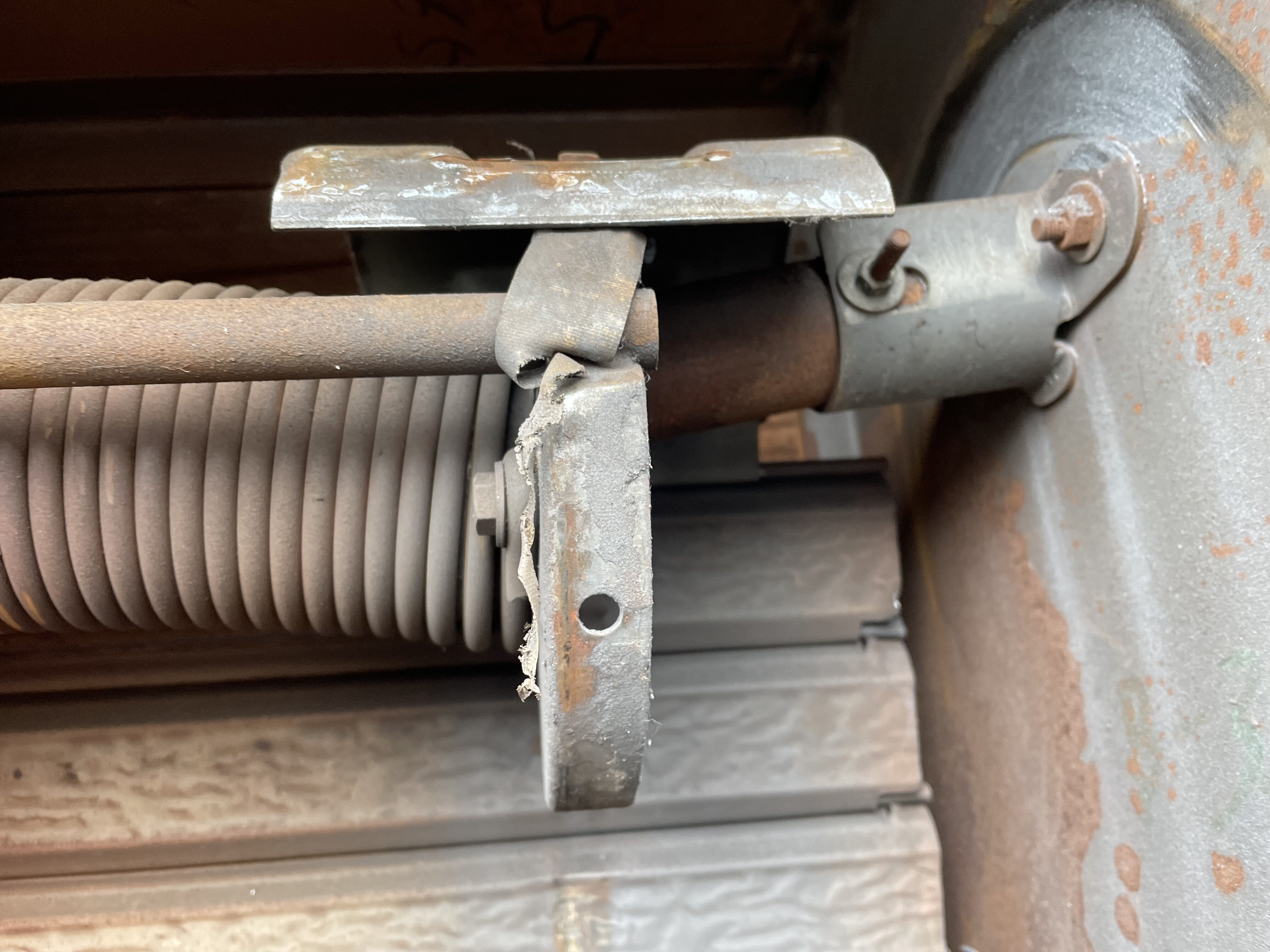 巻取り軸まわり（軸受け・ベアリング）部分の近接写真